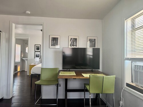 Furnished 1BR Studio w/ Garage, Close to Historic Downtown Area - Pets OK