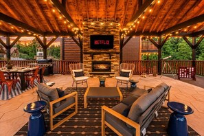 Outdoor dining - Iron Crest-Sleeps 36! Pool+Sauna+15 Min Smokies (Sevierville)