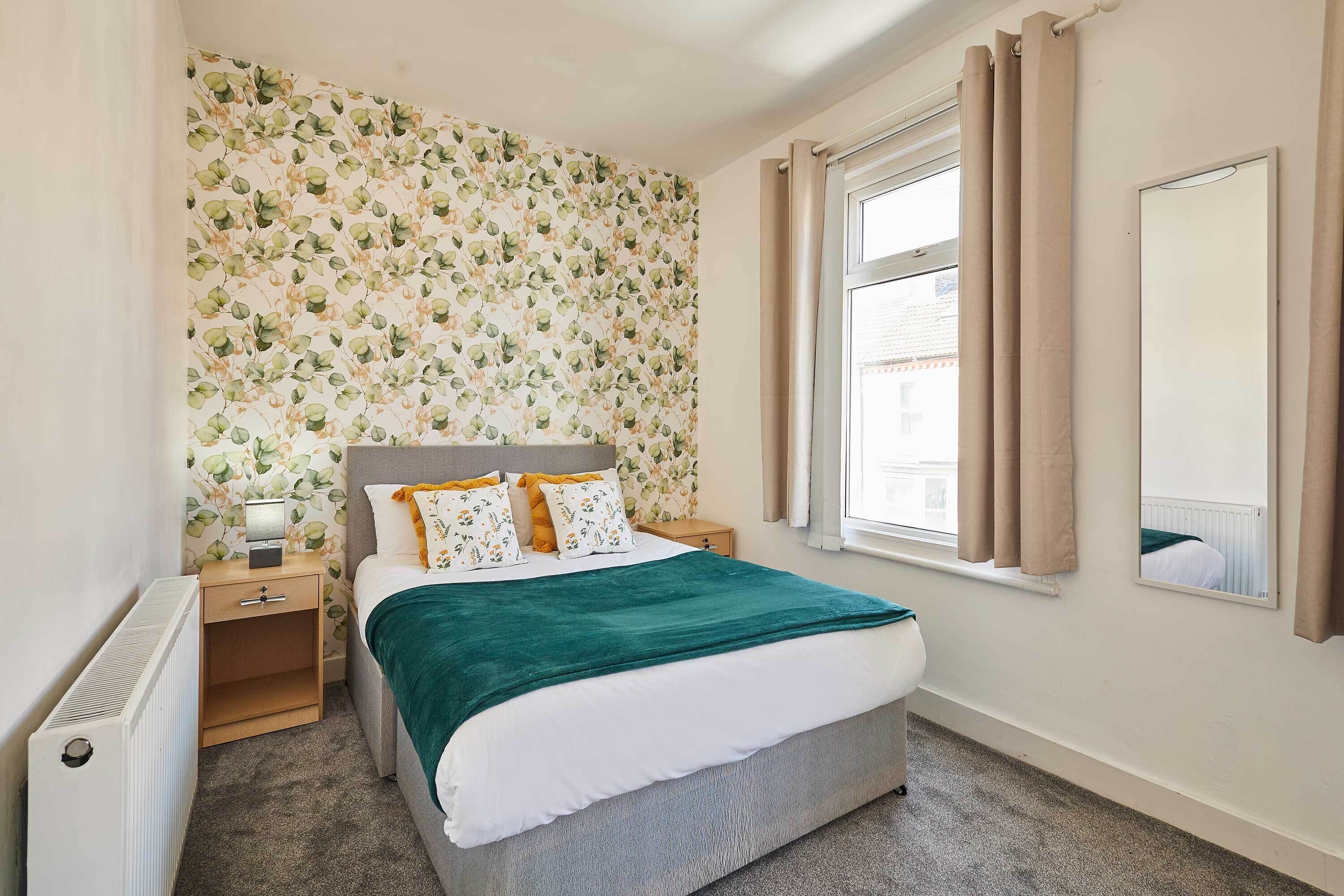 4 bedrooms, desk, iron/ironing board, WiFi