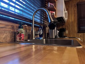 Private kitchen - The Little Cabin at Lake Naomi (Pocono Pines)