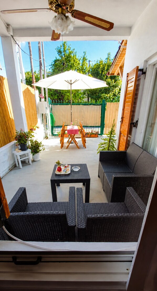 Outdoor dining - Elizas house (Nea Makri)