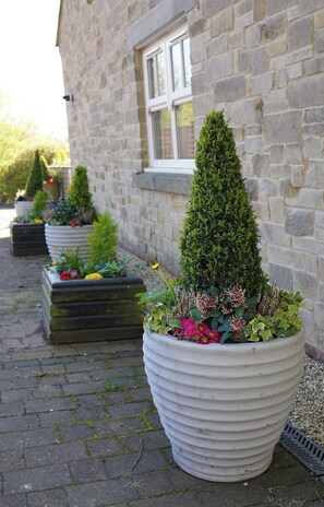 Exterior detail - No.3 The Old Stables is a cozy cottage near Durham city, fully pet friendly! (Knitsley)