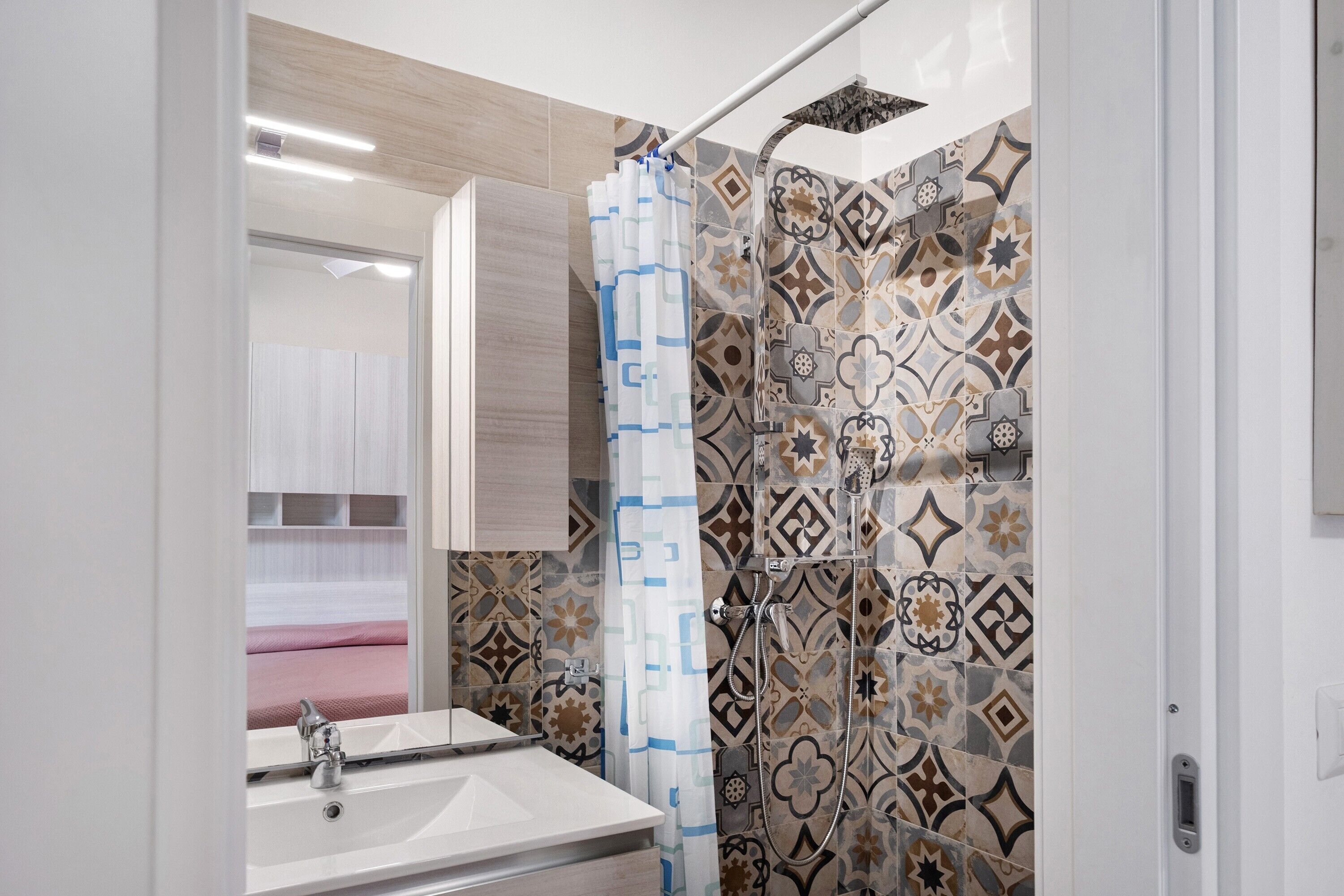 Shower, towels