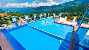 A large outdoor swimming pool with a view of a mountainous landscape. - Beautiful apartment in the San Gil Plaza shopping center (San Gil)