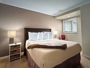 Room - Labor Day week at lakefront Edgelake Beach Club (Tahoe Vista)
