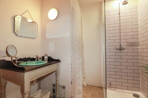 Shower, hair dryer - Cider Cottage (Launceston)