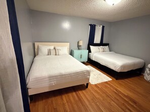 2 bedrooms, iron/ironing board, WiFi, bed sheets - 3-bedroom 2-bathroom apartment in peaceful Hillside with AC and comfort (Hillside)