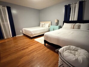 2 bedrooms, iron/ironing board, WiFi, bed sheets - 3-bedroom 2-bathroom apartment in peaceful Hillside with AC and comfort (Hillside)