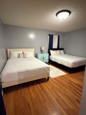 2 bedrooms, iron/ironing board, WiFi, bed sheets - 3-bedroom 2-bathroom apartment in peaceful Hillside with AC and comfort (Hillside)
