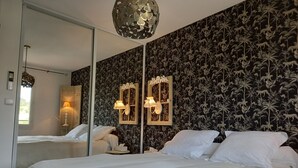 A bedroom with two beds, a large mirror, and wall-mounted lamps. - Provençal cottage (Roquebrune-sur-Argens)