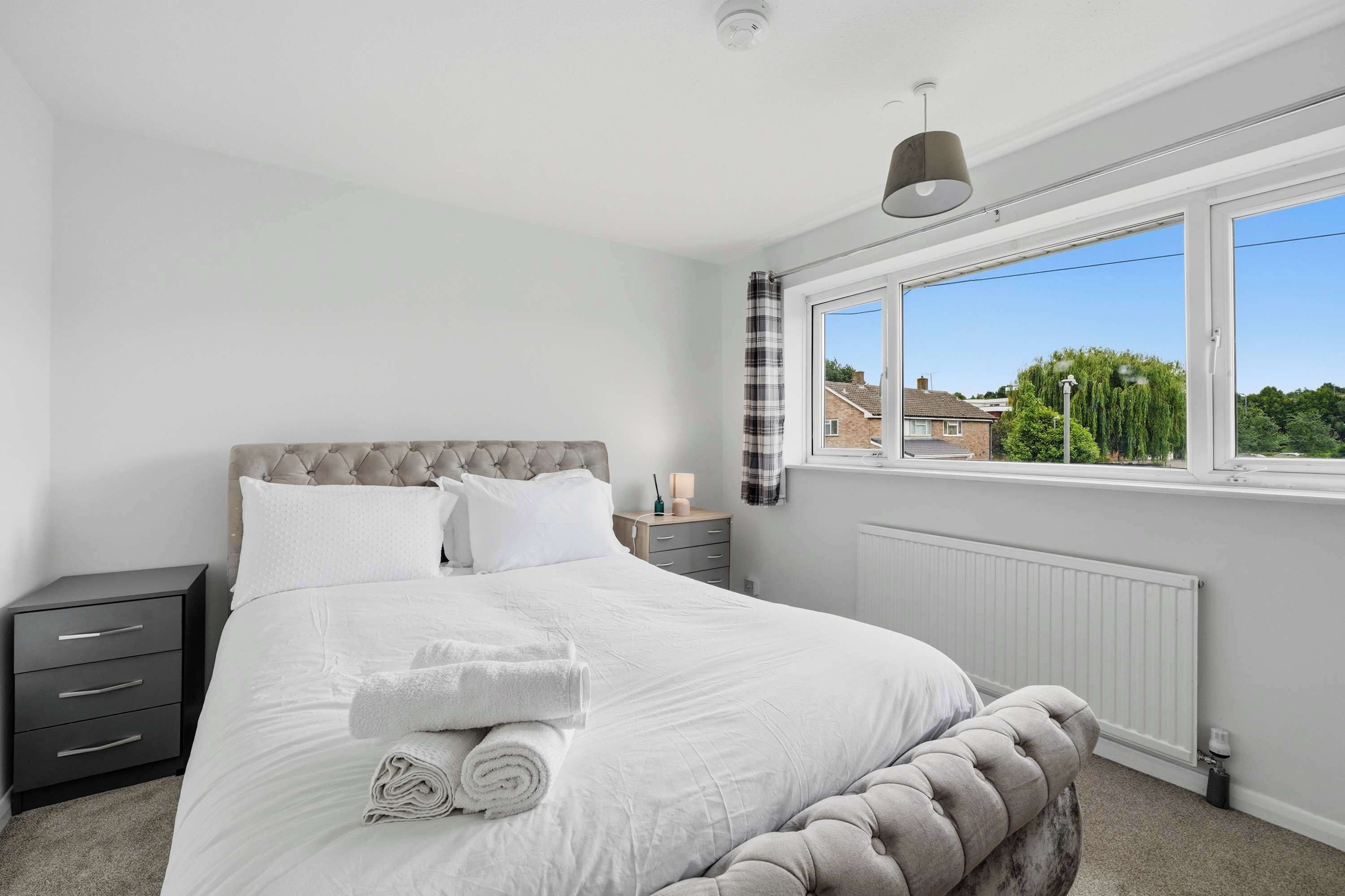 3 bedrooms, desk, iron/ironing board, WiFi