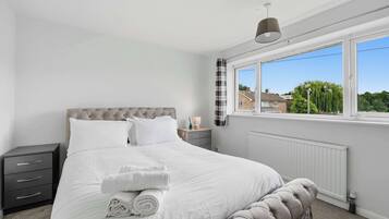 3 bedrooms, desk, iron/ironing board, WiFi