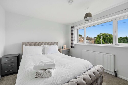 3bed house with garden and free parking