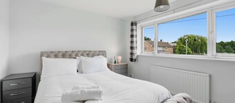3bed house with garden and free parking