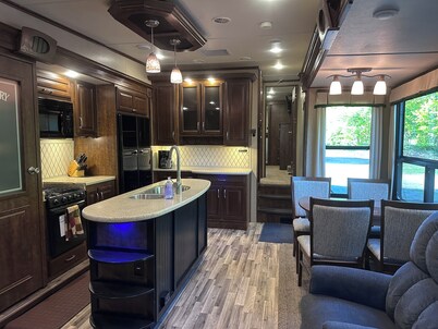 Christmas Camper 1 - close to Pictured Rocks!