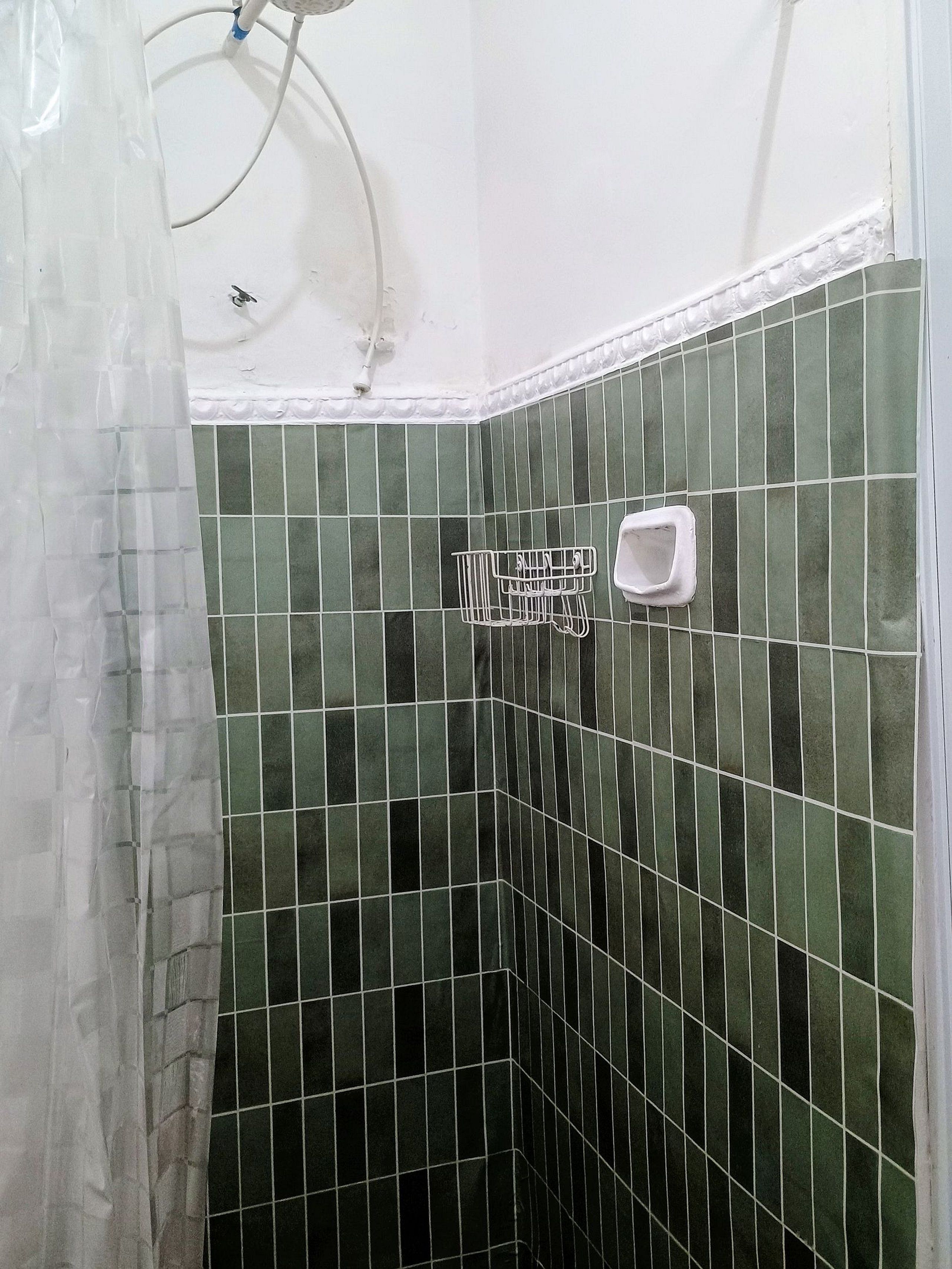 Comfort Villa | Bathroom | Shower, rainfall showerhead, towels, toilet paper