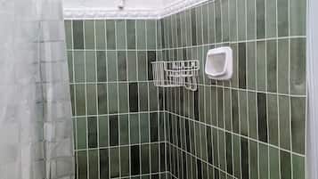 Comfort Villa | Bathroom | Shower, rainfall showerhead, towels, toilet paper