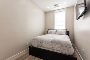 Room - Stylish Brooklyn Apartment with Natural Light (Brooklyn)