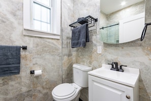Bathroom - Stylish Brooklyn Apartment with Natural Light (Brooklyn)