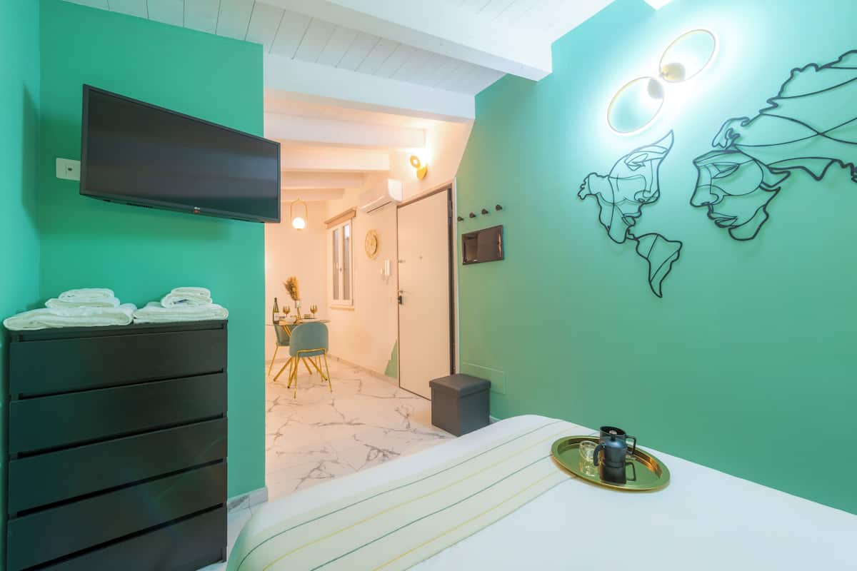 Romantic Studio, Mountainside | Down comforters, in-room safe, laptop workspace, soundproofing