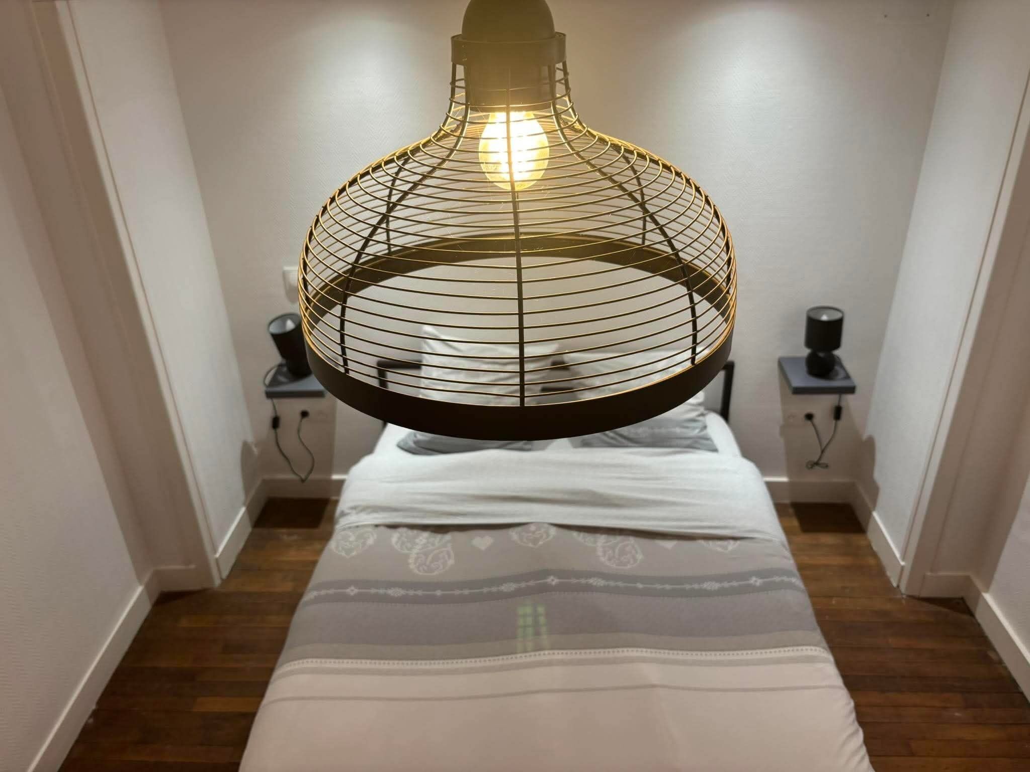 1 bedroom, bed sheets