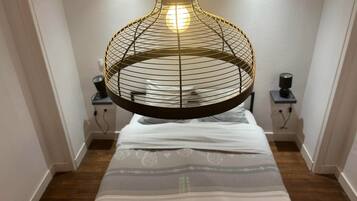 1 bedroom, bed sheets