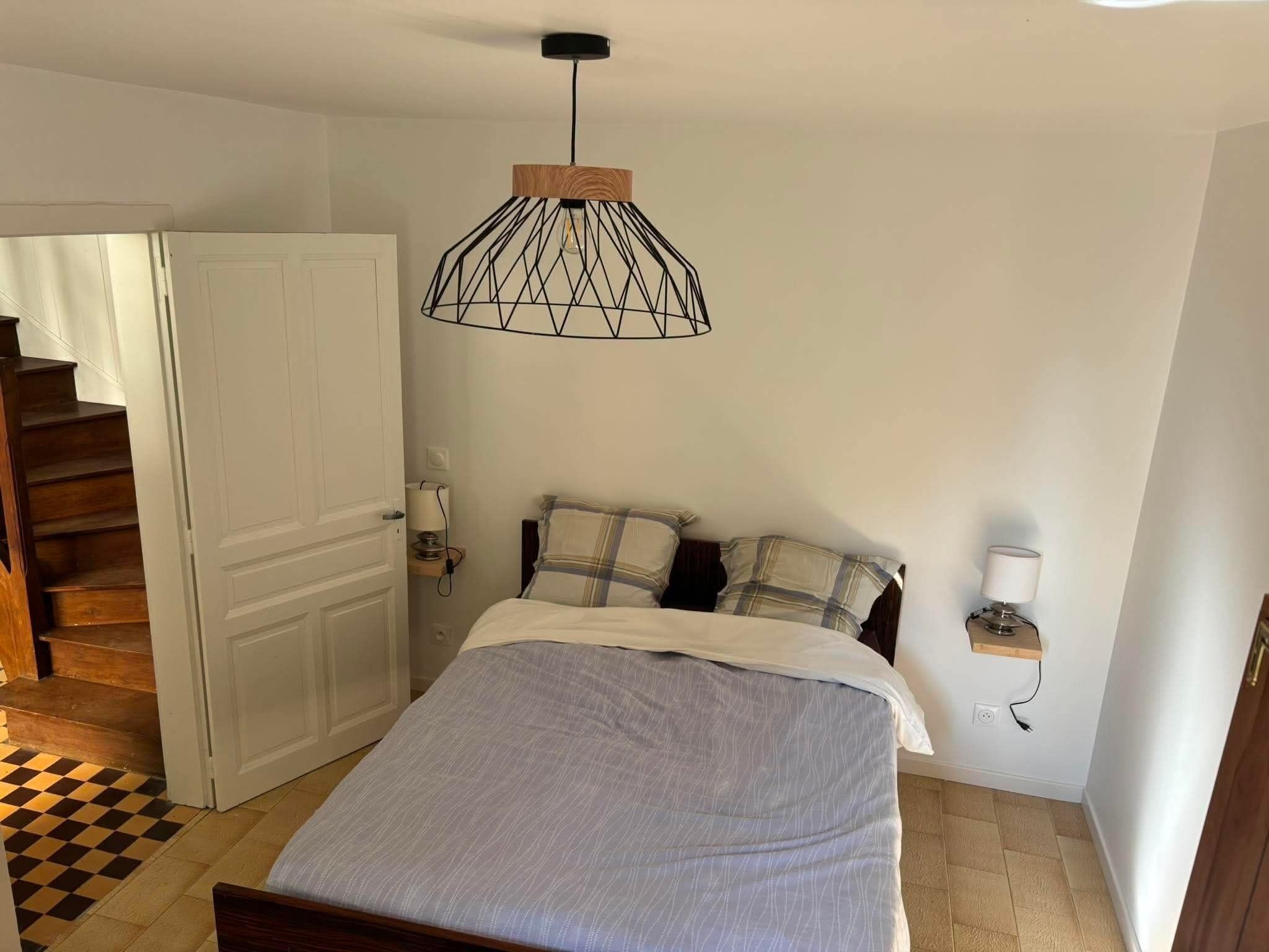 1 bedroom, bed sheets
