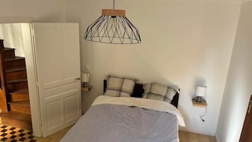 1 bedroom, bed sheets