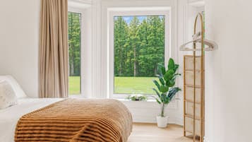 3 habitaciones, tabla de planchar con plancha, wifi y ropa de cama