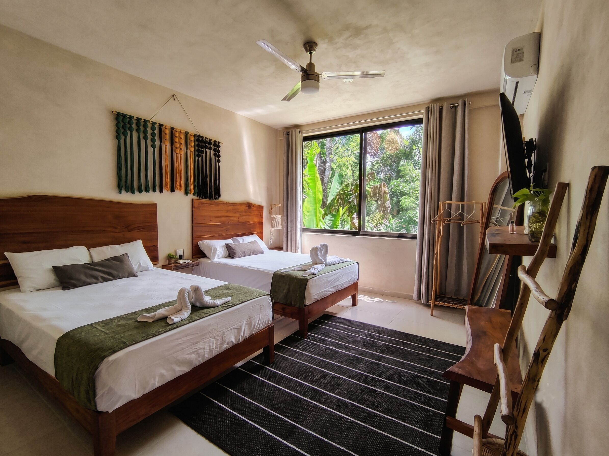 Family Double Room, Garden View | Wi-fi percuma, dihias secara berasingan, cadar katil 