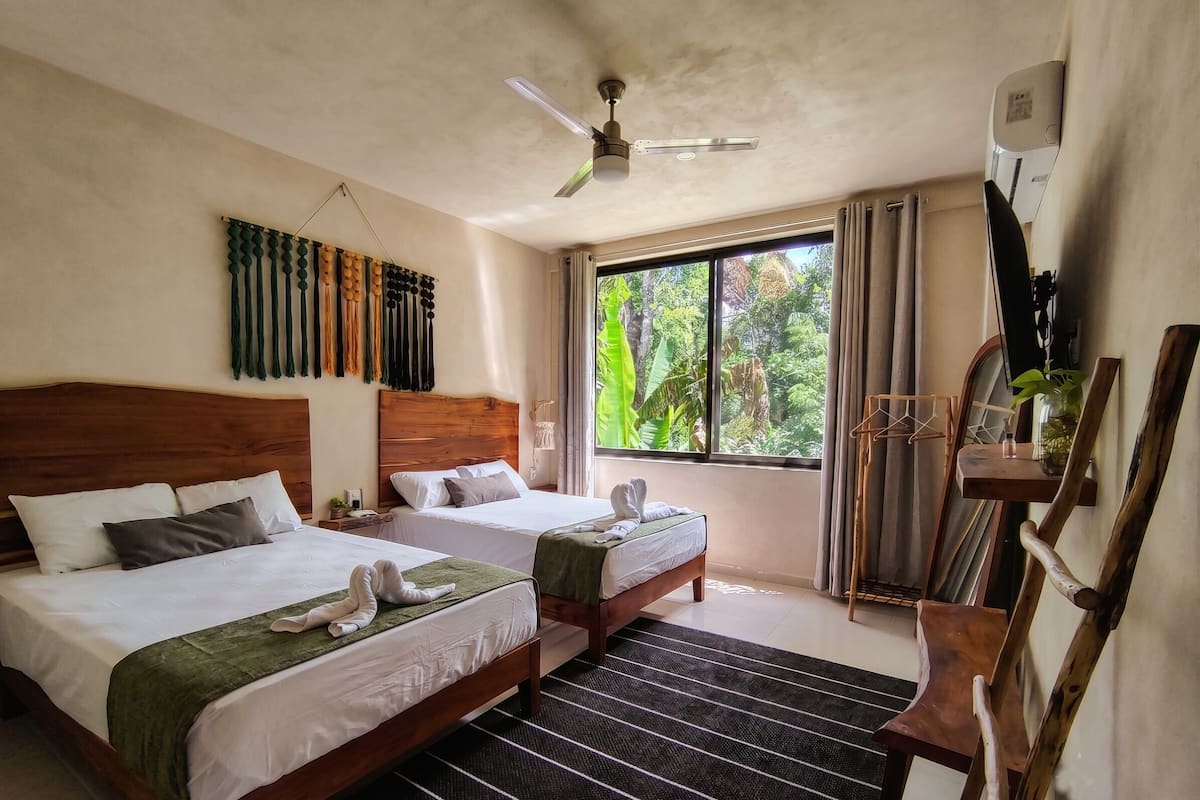 Habitación familiar doble, vistas al jardín | Wifi gratis, decoración individual, ropa de cama