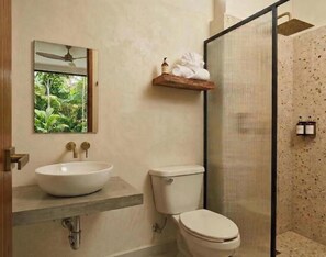 Habitacion Suite  | Bathroom | Shower, towels, soap, shampoo - Yaakun Bacalar (Bacalar)