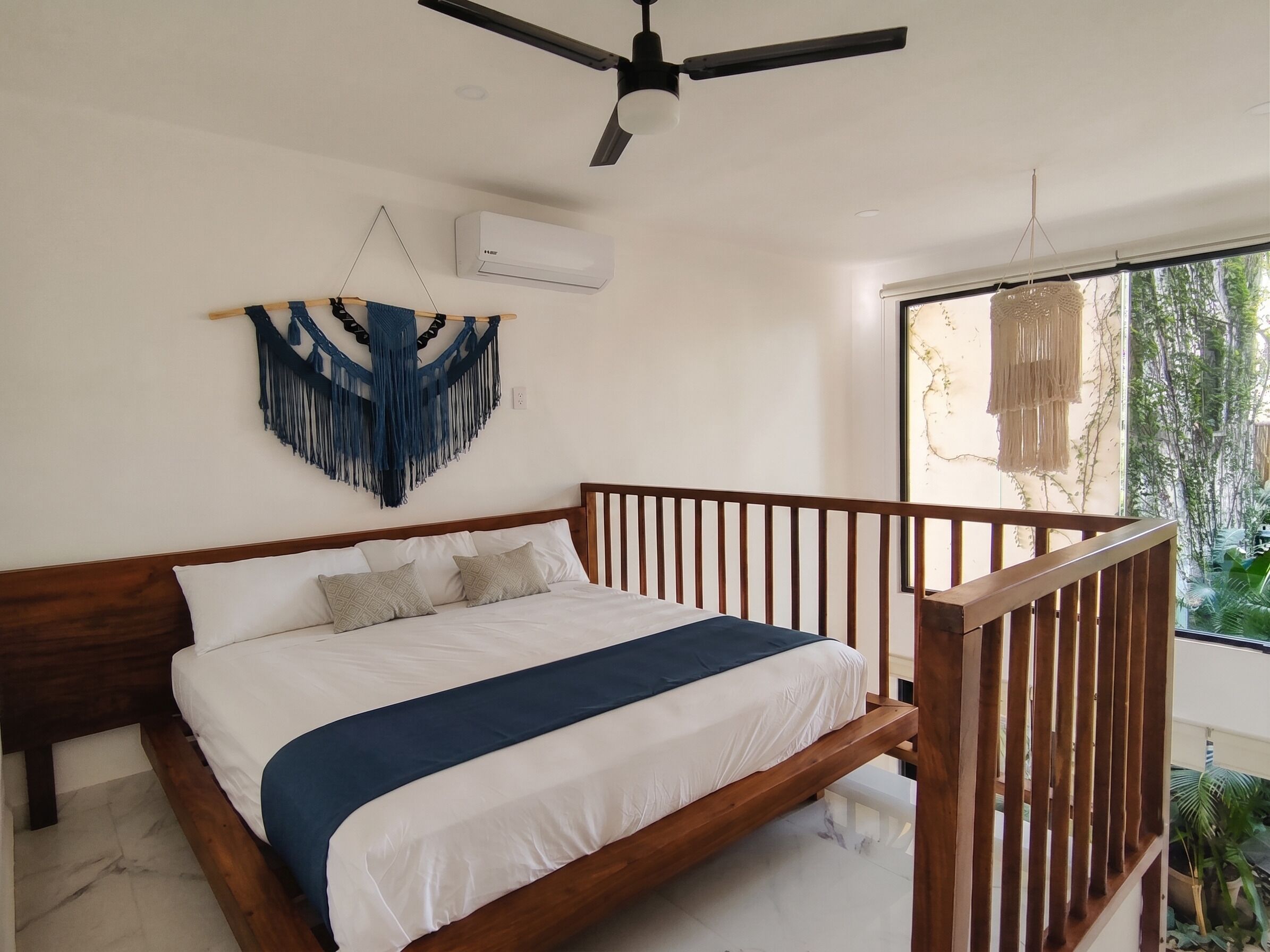 Superior Suite, Patio, Pool View | Bilik Mandi | Pancuran mandi, tuala disediakan, sabun, syampu 