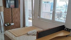 9 عدّة غرف نوم وواي فاي وملاءات أسرّة