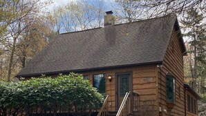 Exterior - Lake Harmony Luxury Escape,  Lake Access, Near Big Boulder, Sleeps 12 (Lake Harmony)