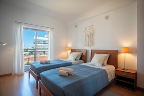 2 bedrooms, iron/ironing board, WiFi, bed sheets - 2-Bedroom Apartment in Downtown Albufeira with a Pool, Sauna, and Gym (Albufeira)