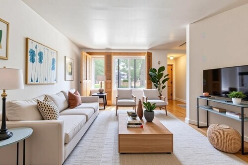 Bright Studio Condo Facing Jeanne-Mance Park