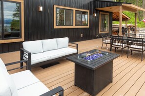 Outdoor dining - Modern Retreat overlooking Flathead Lake (Rollins)
