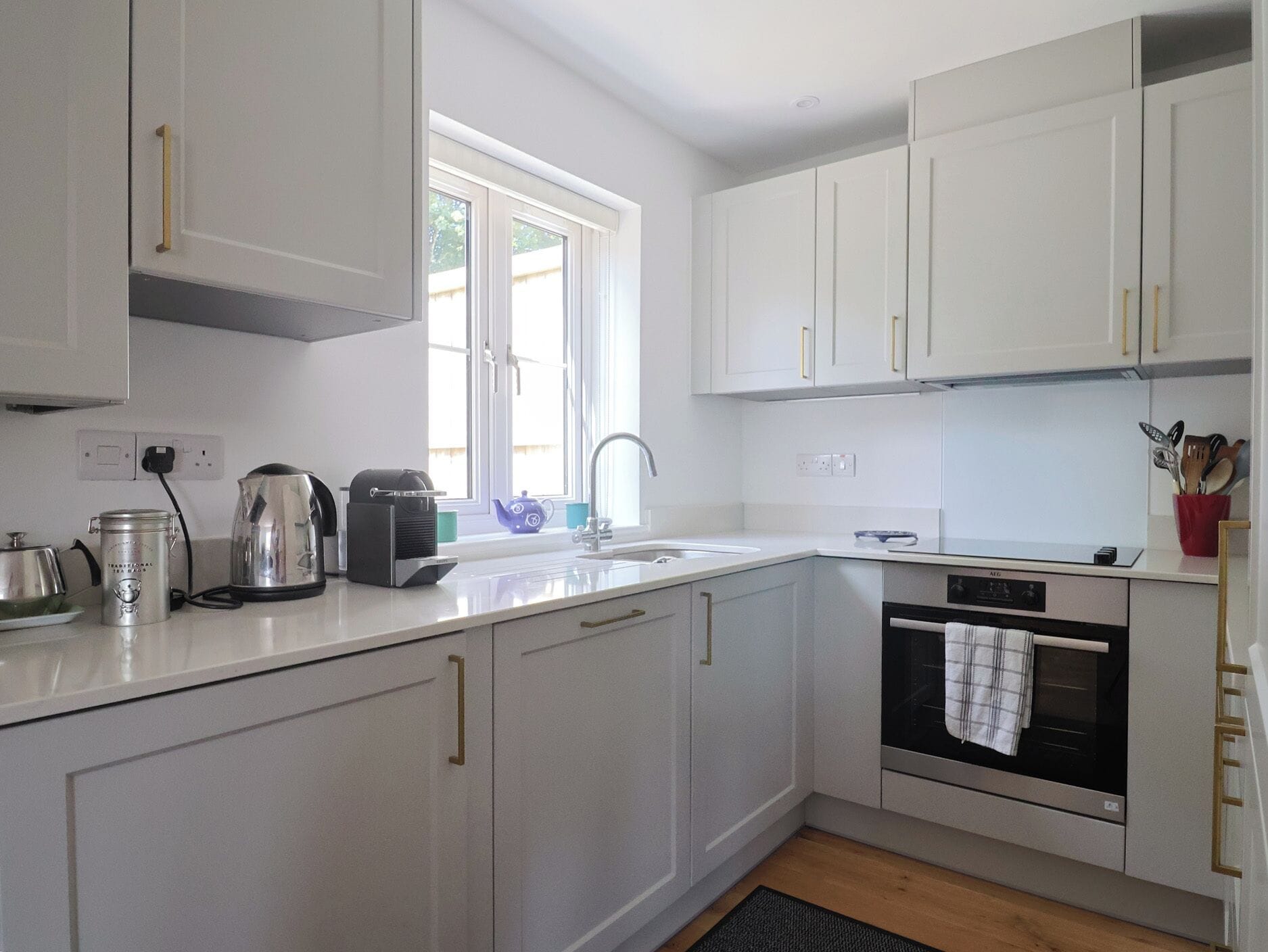 Dishwasher, cookware/dishes/utensils