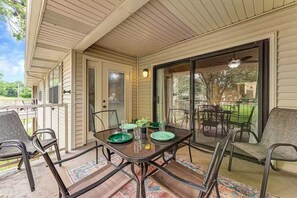Outdoor dining - 3 Min to Strip, Branson at your Fingertips Pools (Branson)