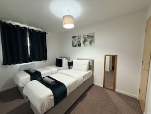 Room - Whole house, 4-Beds, sleeps 6, garden & parking (Edinburgh)
