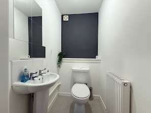 Bathroom - Whole house, 4-Beds, sleeps 6, garden & parking (Edinburgh)