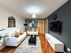 Living area - Whole house, 4-Beds, sleeps 6, garden & parking (Edinburgh)