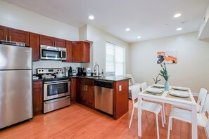 Private kitchen - The Pennside 2BR Stay (Philadelphia)
