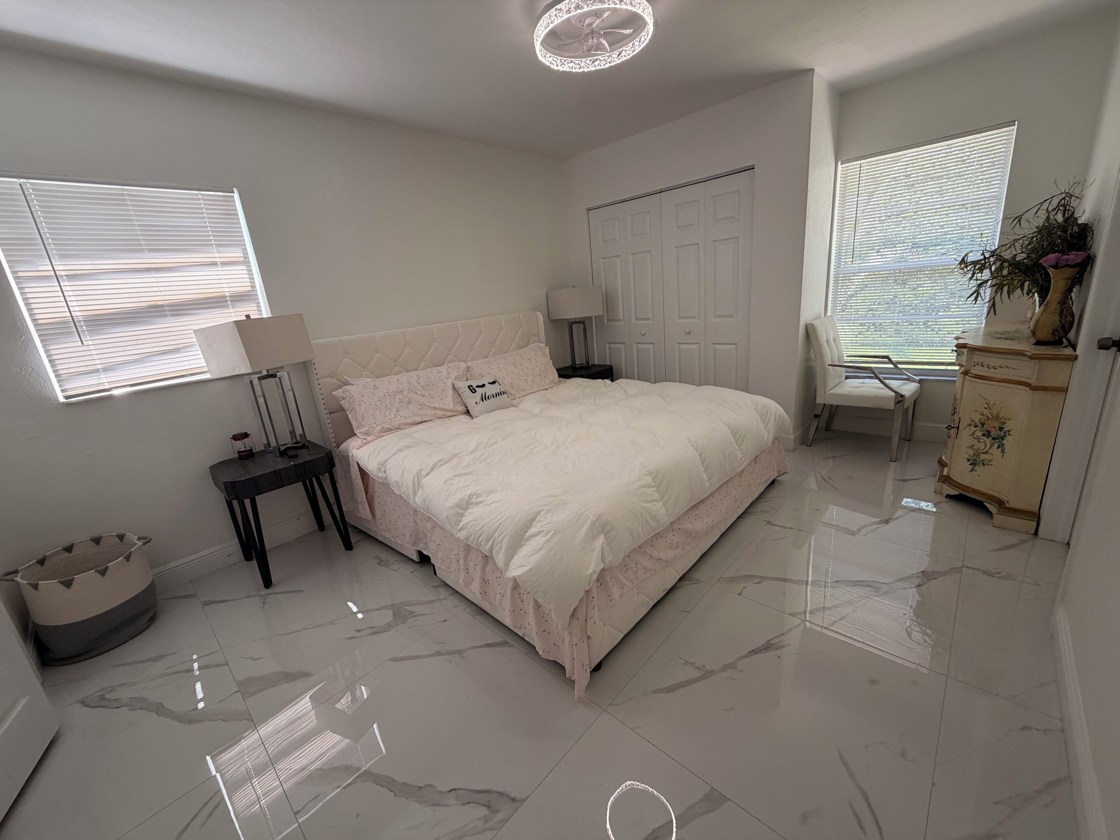 3 bedrooms, iron/ironing board, WiFi, bed sheets