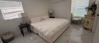 Helen’s Retreat…. Charming 3 bed 2 bathroom retreat next to botanical gardens.