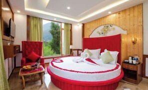 Desk, laptop workspace, free WiFi - The Welina Grand (Manali)