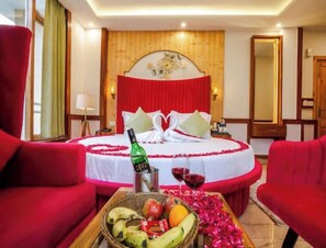 Desk, laptop workspace, free WiFi - The Welina Grand (Manali)