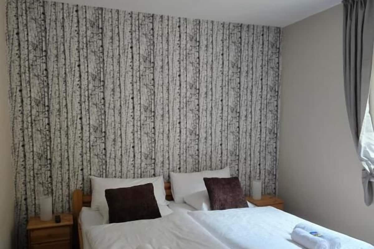 Soundproofing, free WiFi
