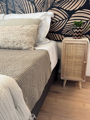 1 bedroom, iron/ironing board, free WiFi, bed sheets - Ground floor of a villa in a quiet area with a terrace and private parking, 800 meters from the village center (Valensole)